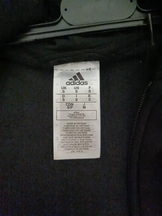 Felpa Adidas nera con cappuccio