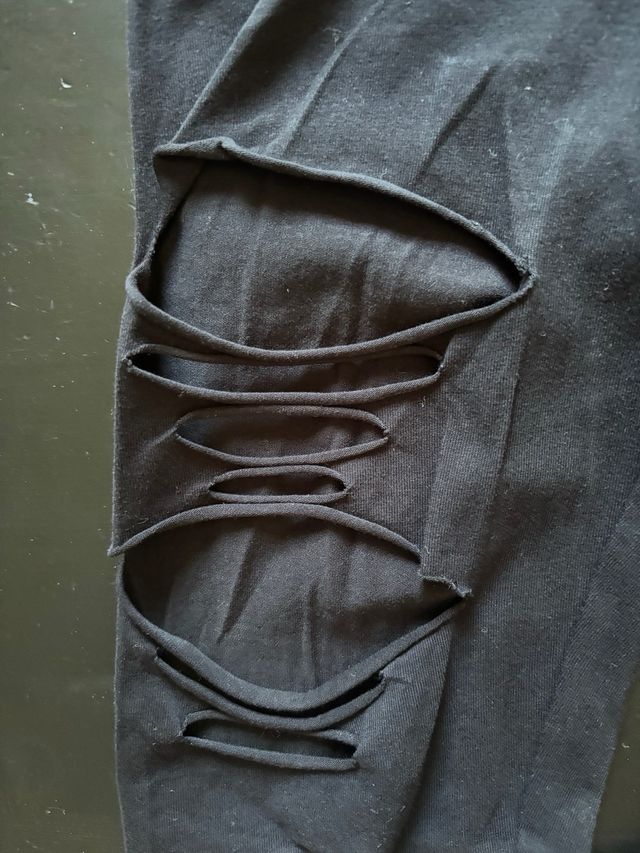 Leggings neri strappati tg.8-9 anni