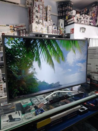 TV Samsung 40" Smart TV Plata