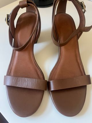 Sandalias tacón marrón Massimo Dutti