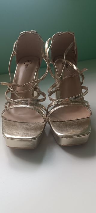 Tacones dorados | Zapatos de tacón