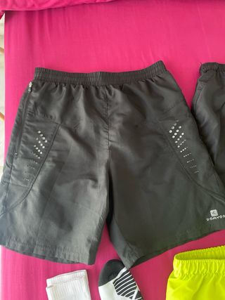 Shorts running hombre - 2 shorts + 2 calcetines. 
