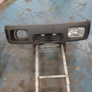 Parachoques  delantero PIAGIO con una optica