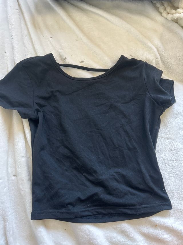 Top negro con espalda abierta