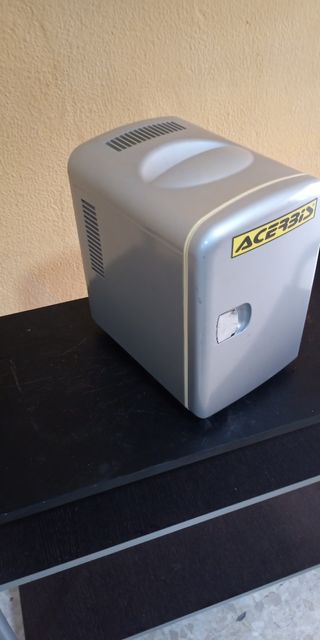 Mini nevera  mantenedora de frio