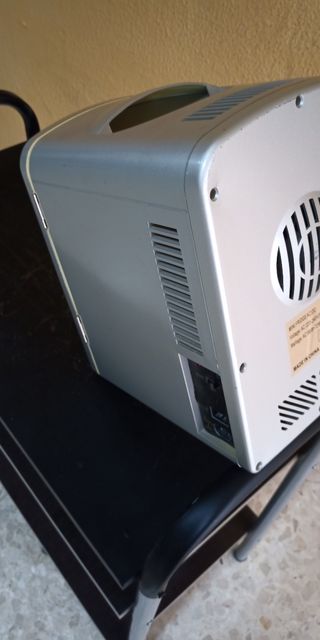Mini nevera  mantenedora de frio