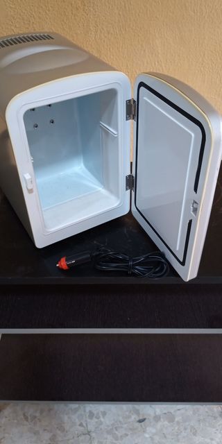 Mini nevera  mantenedora de frio