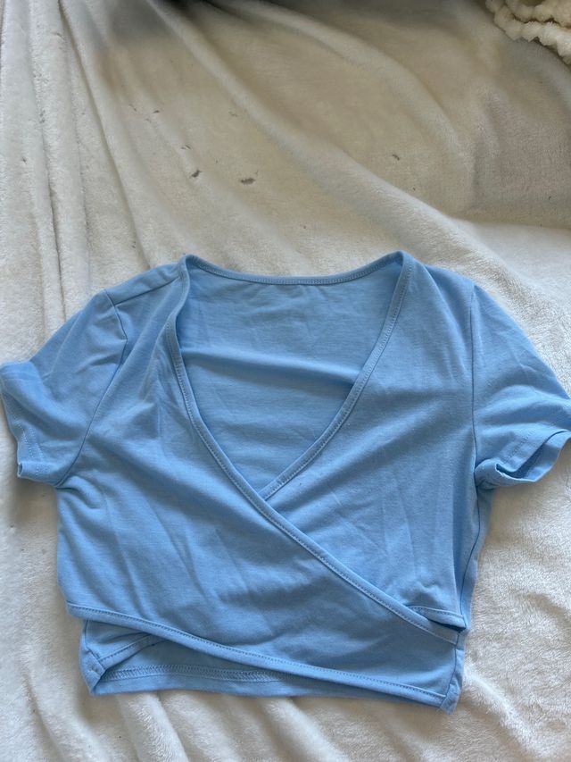 Top azul c/escote cruzado