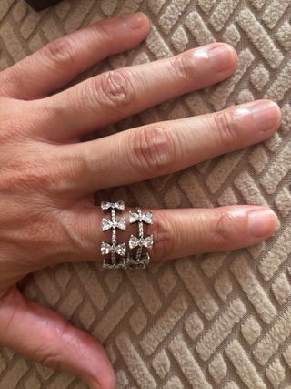 aros pendientes brillantes con lazos plata