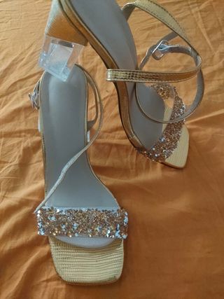 Sandalias doradas tacón - brillantes