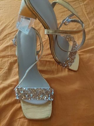 Sandalias doradas tacón - brillantes