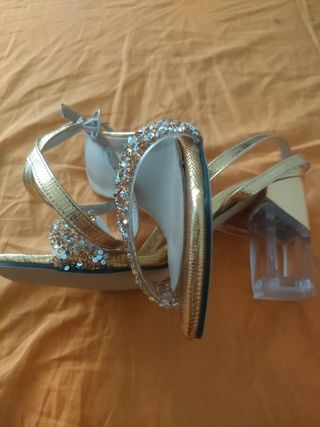 Sandalias doradas tacón - brillantes
