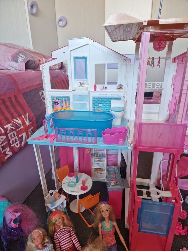 Casa Barbie + barbie + cavallo + macchina e acce