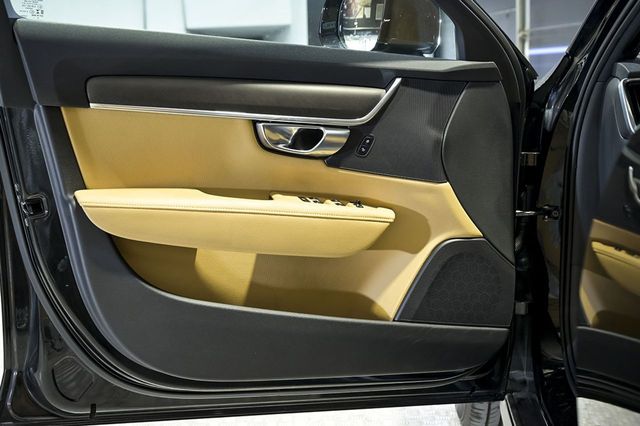 Volvo V90   2.0 D4 AWD Auto 