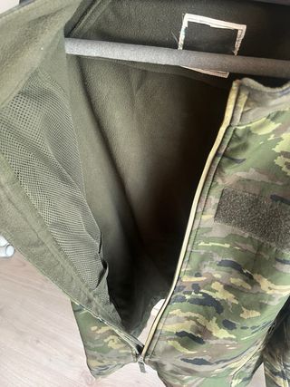 Chaqueta militar camuflaje