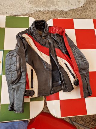 Chaqueta y pantalon de cuero para moto