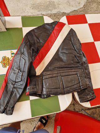 Chaqueta y pantalon de cuero para moto