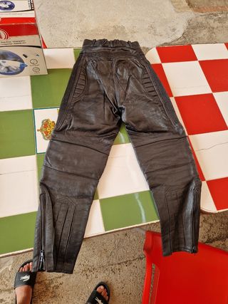 Chaqueta y pantalon de cuero para moto