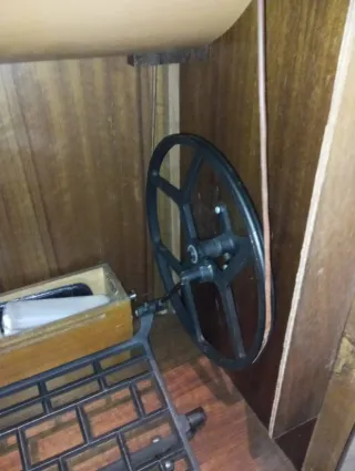 ESTUPENDA Máquina coser Alfa con mueble