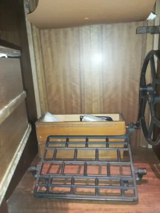 ESTUPENDA Máquina coser Alfa con mueble