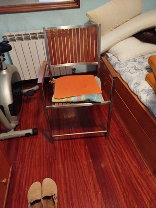 Silla de madera y metal