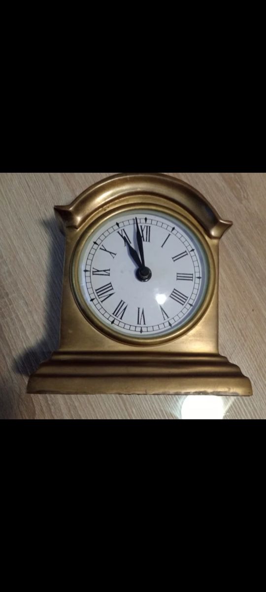 Reloj dorado de sobremesa 16x15x7 cm