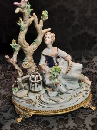 Statuetta Capodimonte  leggi la descrizione!