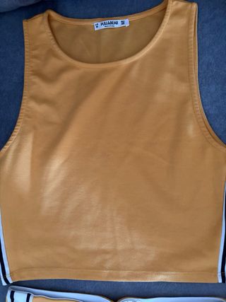 Conjunto Pull&Bear - Top y falda amarilla