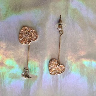 Pendientes aretes corazón brillantes dorados