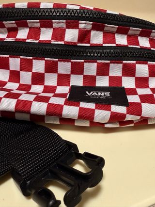 Riñonera Vans roja y blanca