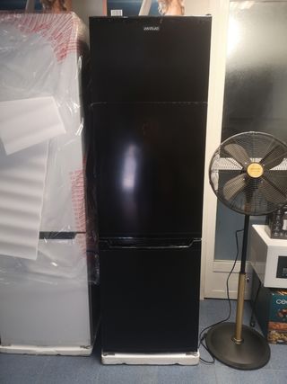 Nevera Cecotec 262L negra