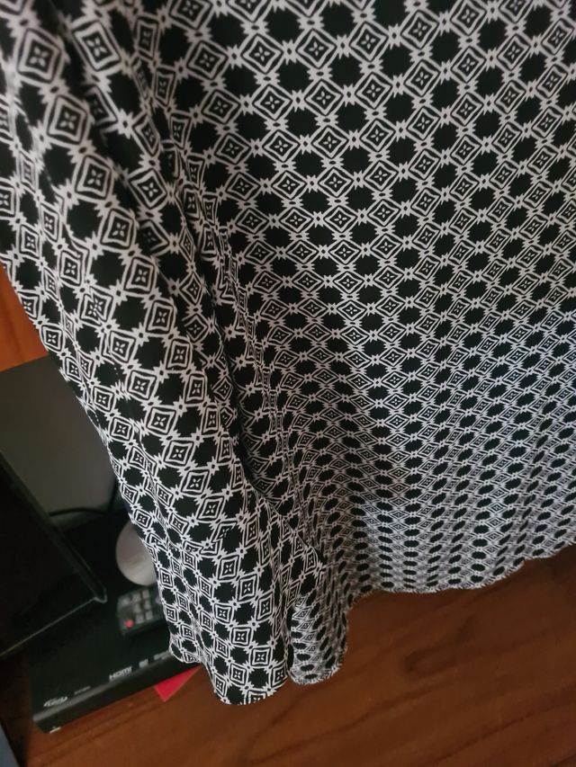 Blusa Primark - Negra y Blanca Talla 46 por 6 euos