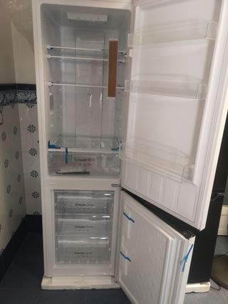 Nevera combi Cecotec 250L blanca