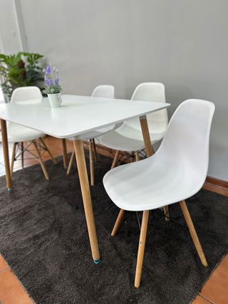 Mesa Comedor + 4 Sillas Blancas