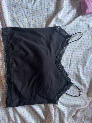 Crop top negro encaje