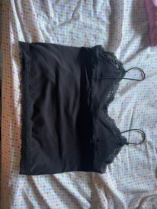 Crop top negro encaje