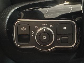 Mercedes Clase A 200d AMG-Line 150CV.- " AUTOMÁTICO ".- " TECHO SOLAR ELÉCTRICO ".- " " BAJO CONSUMO ".- " GARANTÍA CON  COBERTURA EUROPEA".- " MUY EQUIPADO ".-