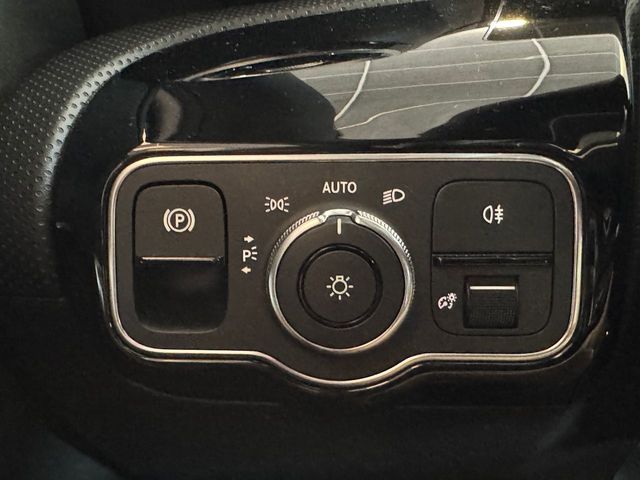 Mercedes Clase A 200d AMG-Line 150CV.- " AUTOMÁTICO ".- " TECHO SOLAR ELÉCTRICO ".- " " BAJO CONSUMO ".- " GARANTÍA CON  COBERTURA EUROPEA".- " MUY EQUIPADO ".-