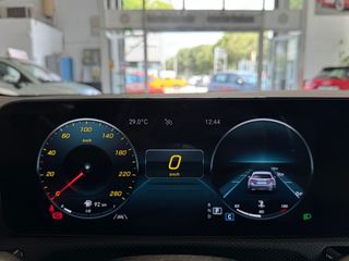 Mercedes Clase A 200d AMG-Line 150CV.- " AUTOMÁTICO ".- " TECHO SOLAR ELÉCTRICO ".- " " BAJO CONSUMO ".- " GARANTÍA CON  COBERTURA EUROPEA".- " MUY EQUIPADO ".-