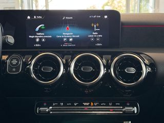 Mercedes Clase A 200d AMG-Line 150CV.- " AUTOMÁTICO ".- " TECHO SOLAR ELÉCTRICO ".- " " BAJO CONSUMO ".- " GARANTÍA CON  COBERTURA EUROPEA".- " MUY EQUIPADO ".-