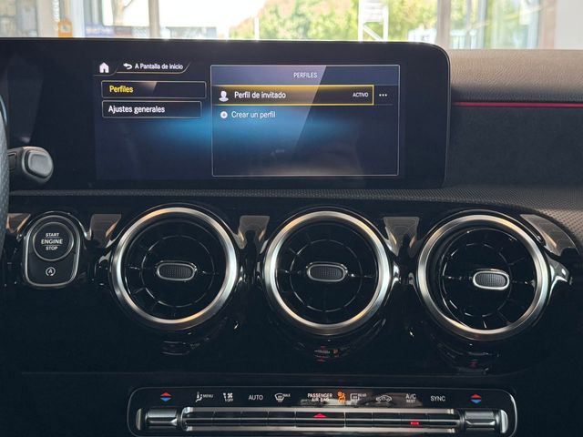 Mercedes Clase A 200d AMG-Line 150CV.- " AUTOMÁTICO ".- " TECHO SOLAR ELÉCTRICO ".- " " BAJO CONSUMO ".- " GARANTÍA CON  COBERTURA EUROPEA".- " MUY EQUIPADO ".-