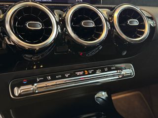 Mercedes Clase A 200d AMG-Line 150CV.- " AUTOMÁTICO ".- " TECHO SOLAR ELÉCTRICO ".- " " BAJO CONSUMO ".- " GARANTÍA CON  COBERTURA EUROPEA".- " MUY EQUIPADO ".-