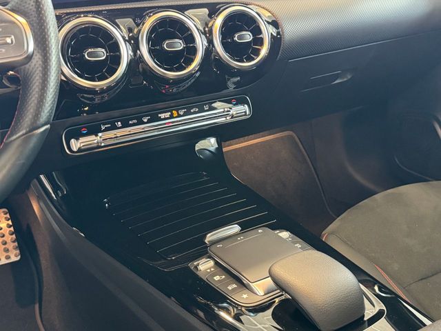 Mercedes Clase A 200d AMG-Line 150CV.- " AUTOMÁTICO ".- " TECHO SOLAR ELÉCTRICO ".- " " BAJO CONSUMO ".- " GARANTÍA CON  COBERTURA EUROPEA".- " MUY EQUIPADO ".-