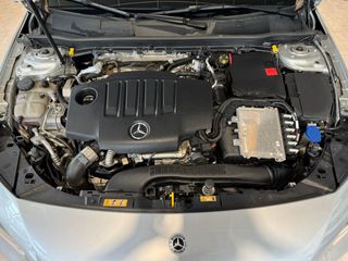Mercedes Clase A 200d AMG-Line 150CV.- " AUTOMÁTICO ".- " TECHO SOLAR ELÉCTRICO ".- " " BAJO CONSUMO ".- " GARANTÍA CON  COBERTURA EUROPEA".- " MUY EQUIPADO ".-