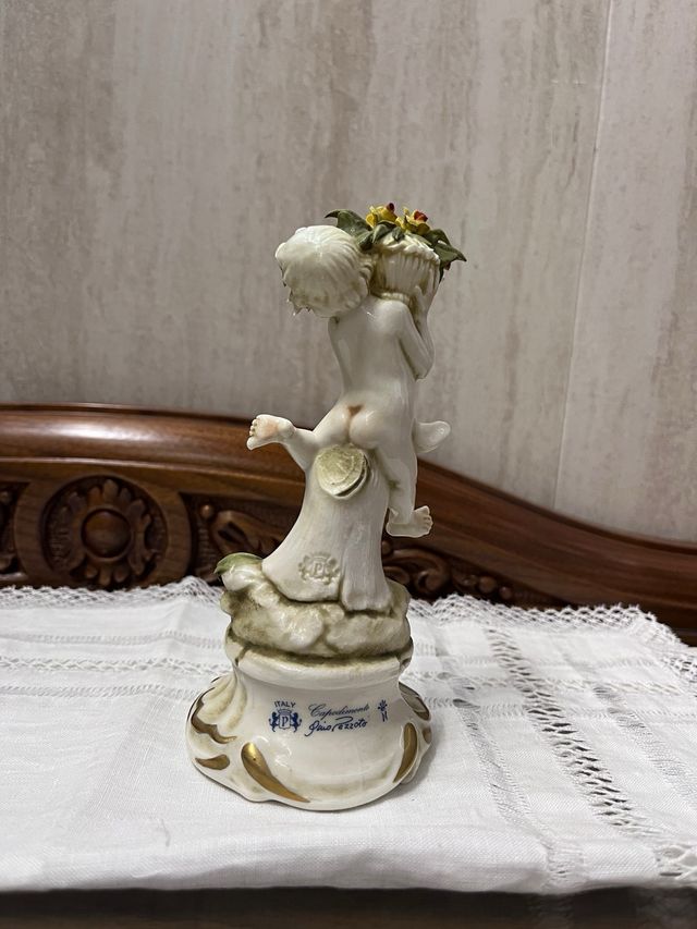 Figura porcelana querubín Capodimonte