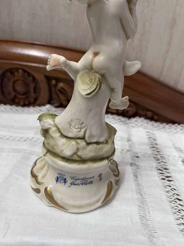 Figura porcelana querubín Capodimonte