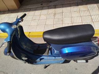 Vespa 50cc Clásica Azul