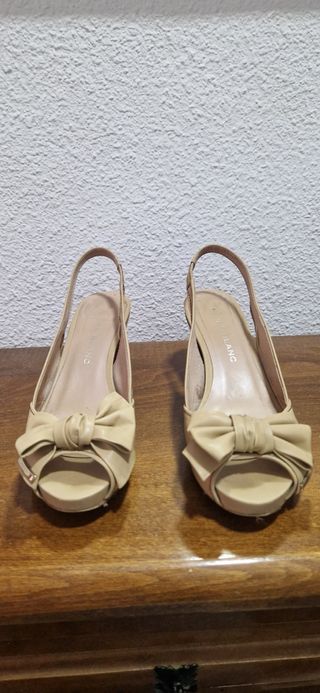Zapatos tacón beige