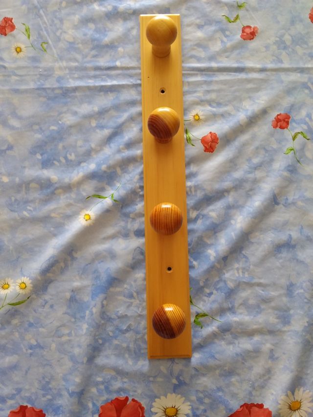 Cabide de madeira com 4 ganchos