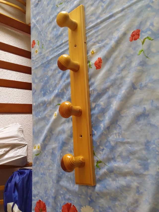 Cabide de madeira com 4 ganchos